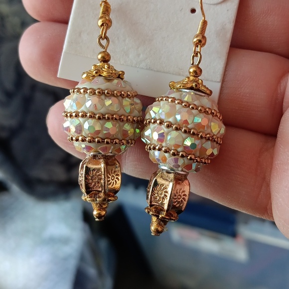 Elegant Gold and Cream Beaded Earrings - Picture 3 of 3